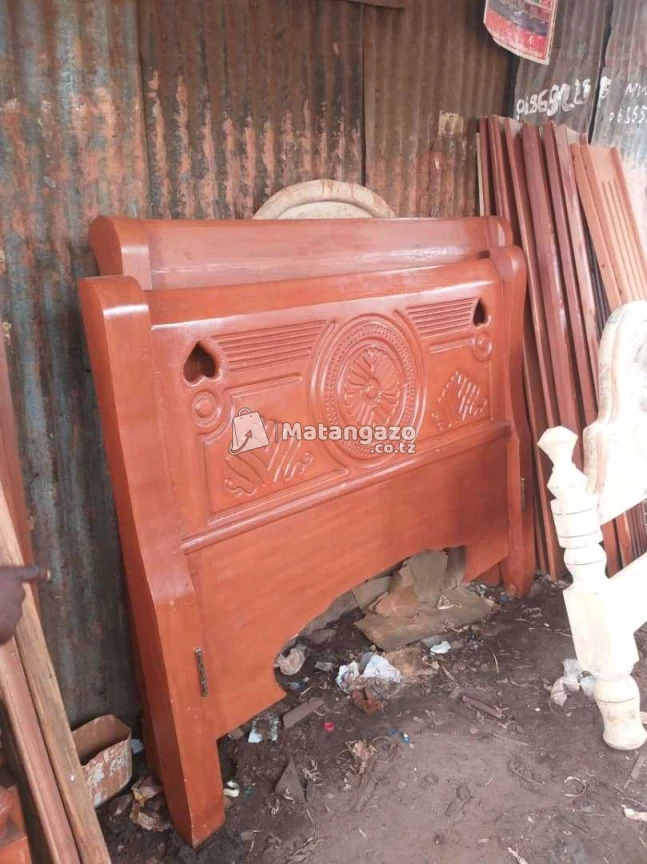 Kitanda Mbao Ngumu 5×6 Kipyaa
