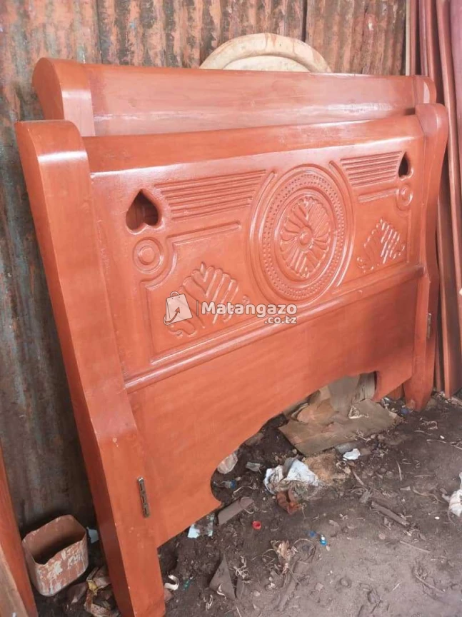 Kitanda Mbao Ngumu 5×6 Kipyaa