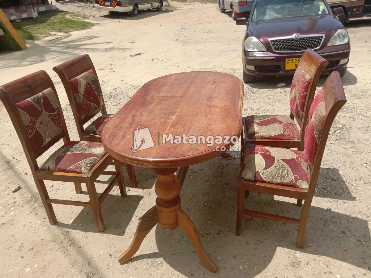 Dinning Table Mninga Used