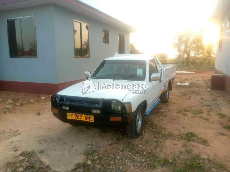 Nauza  Gar  Toyota  Hilux