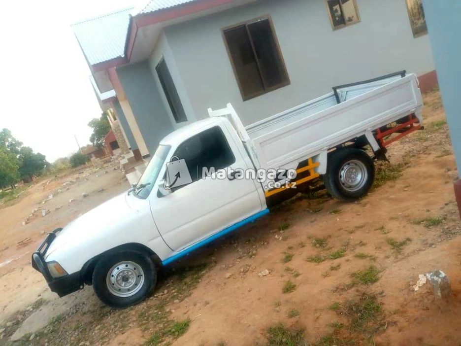 Nauza  Gar  Toyota  Hilux