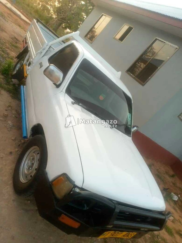 Nauza  Gar  Toyota  Hilux