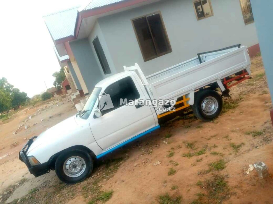 Nauza  Gar  Toyota  Hilux