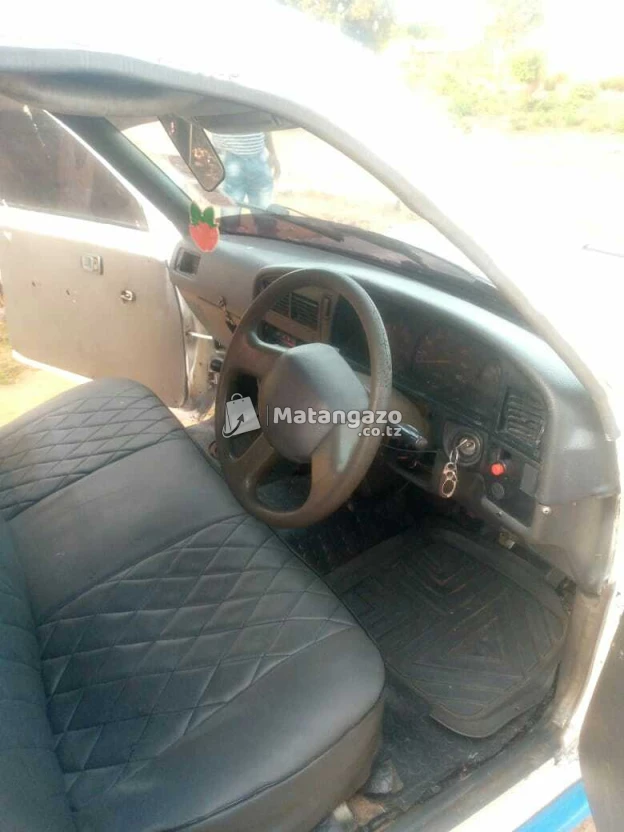 Nauza  Gar  Toyota  Hilux