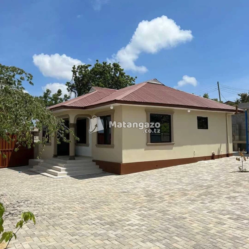 Ipo Mbezi Beach Upande Wa Chini Dar Es Salaam Tanzania