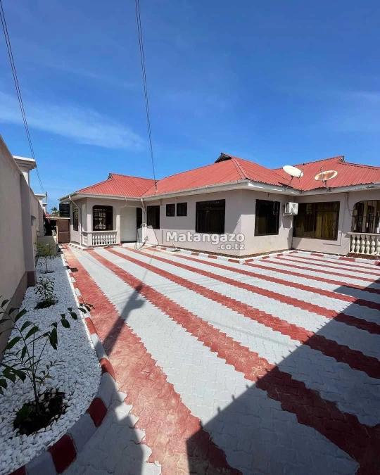 Ipo Mbezi Beach Jogoo Dar Es Salaam Tanzania