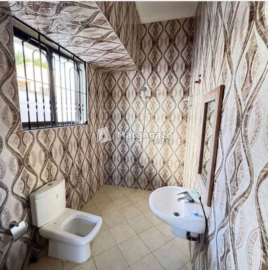 Inauzwa Ipo Mbezi Beach Upande Wa Chini Dar Es Salaam Tanzania