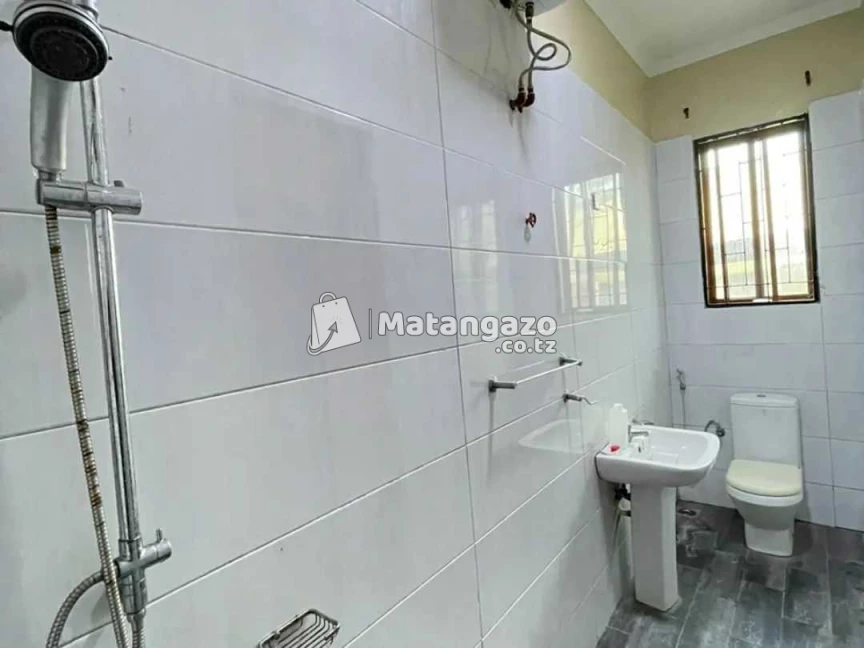 Nyumba Yenye Vyumba Vitatu Inayojitegemea Inapangishwa Ipo Msasani Dar Es Salaam Tanzania