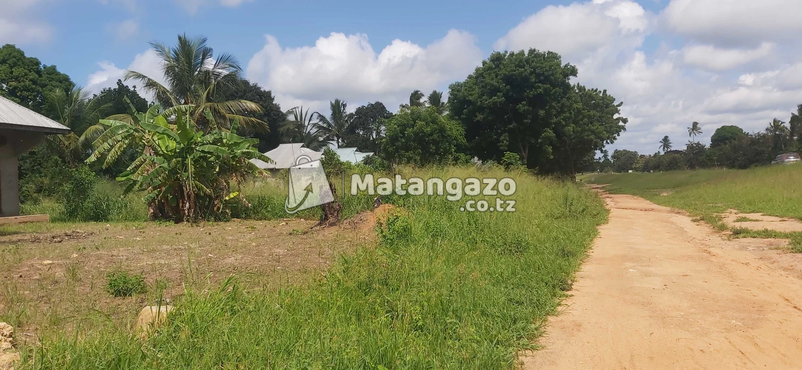 Eneo La Barabarani Linauzwa Na Linafrem 2 Na Chumba Kimoja