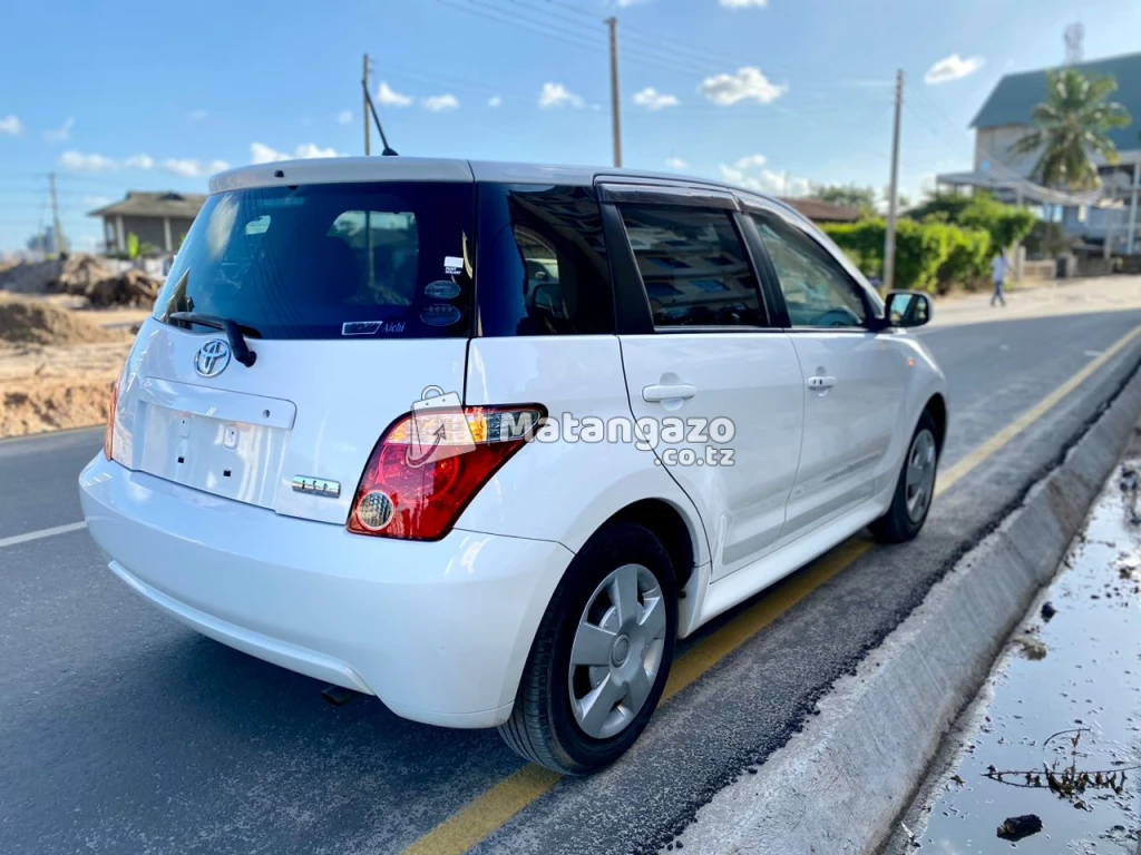 Toyota Ist 2005