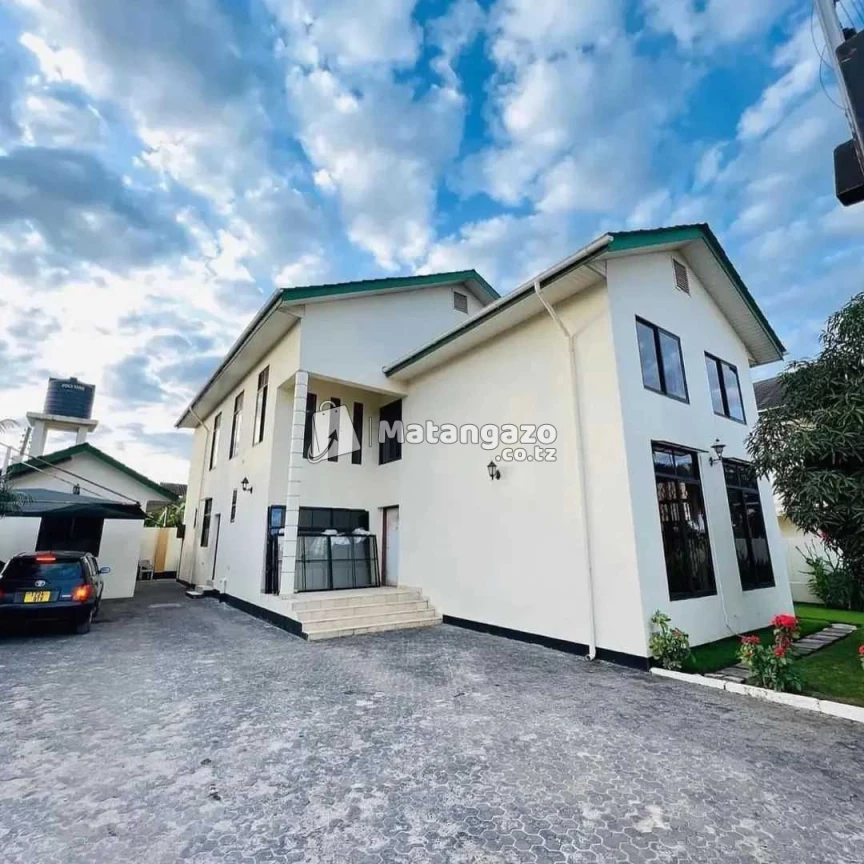 IPO MBEZI BEACH UPANDE WA CHINI DAR ES SALAM TANZANIA