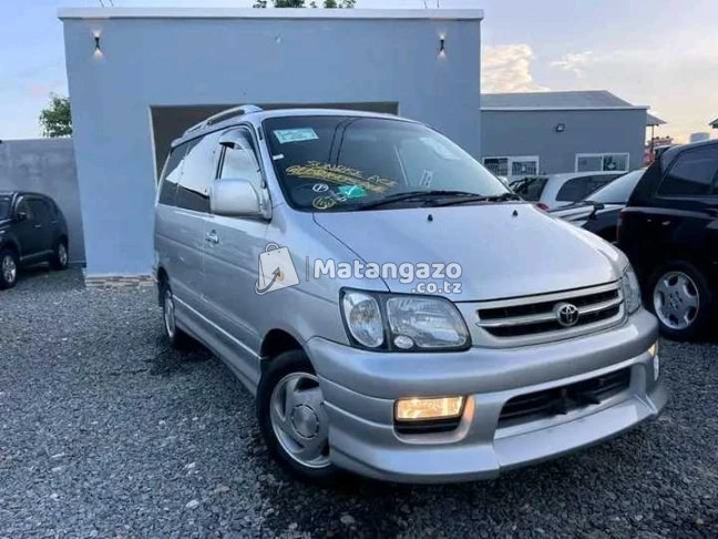 Toyota Ist  Silver