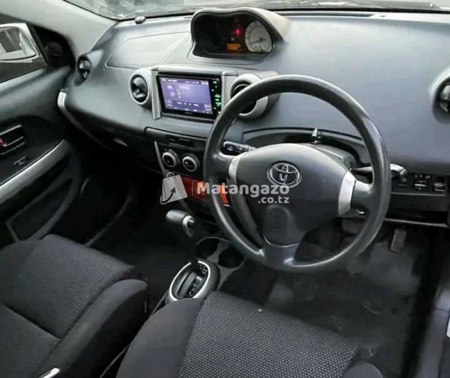 Toyota Ist  Silver