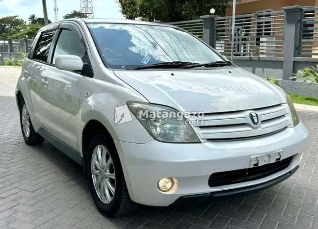 Toyota Ist  Silver