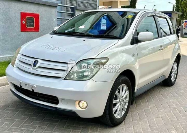 Toyota Ist  Silver