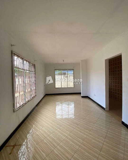 NYUMBA YENYE VYUMBA VITATU INAUZWA MILIONI 200 MAONGEZI YAPO IPO MBWENI JKT