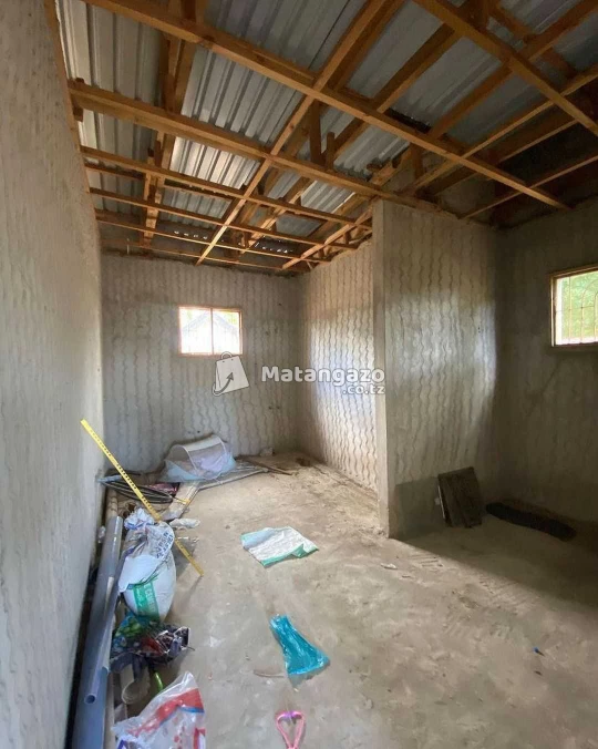 NYUMBA YENYE VYUMBA VITATU INAUZWA MILIONI 200 MAONGEZI YAPO IPO MBWENI JKT