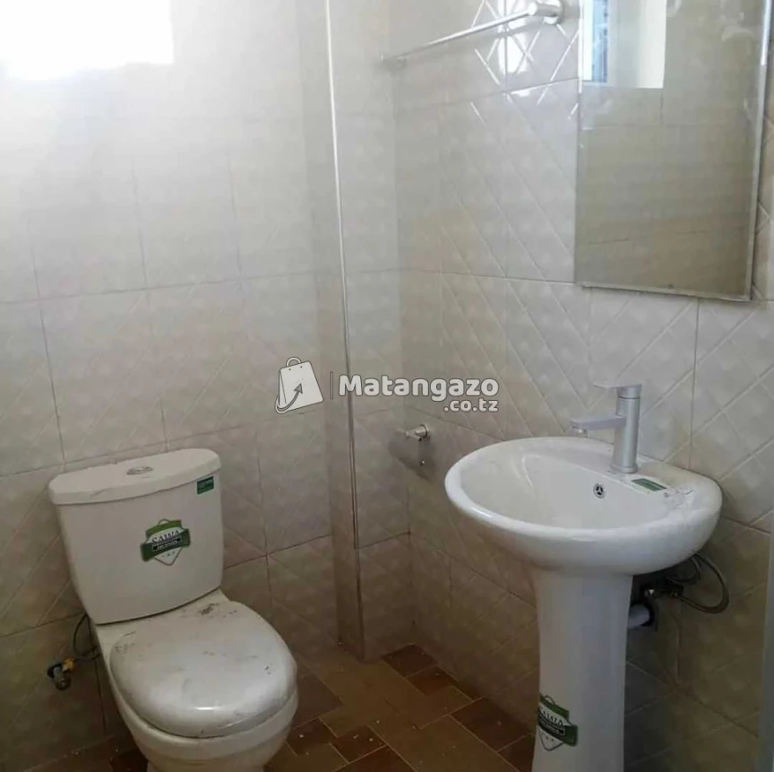 APARTMENTS YENYE VYUMBA VIWILI INAPANGISHWA LAKI 8 KWA MWEZI IPO KINONDONI (B)