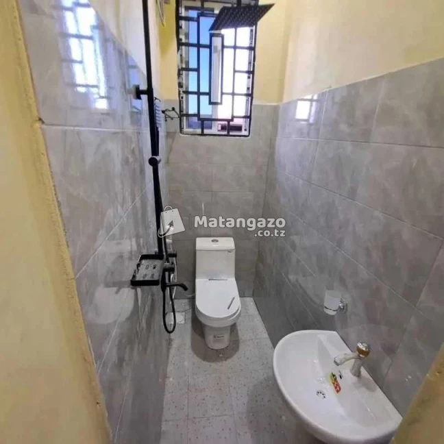 APARTMENTS YENYE VYUMBA VIWILI INAPANGISHWA LAKI 4 KWA MWEZI IPO GOBA LASTANZA