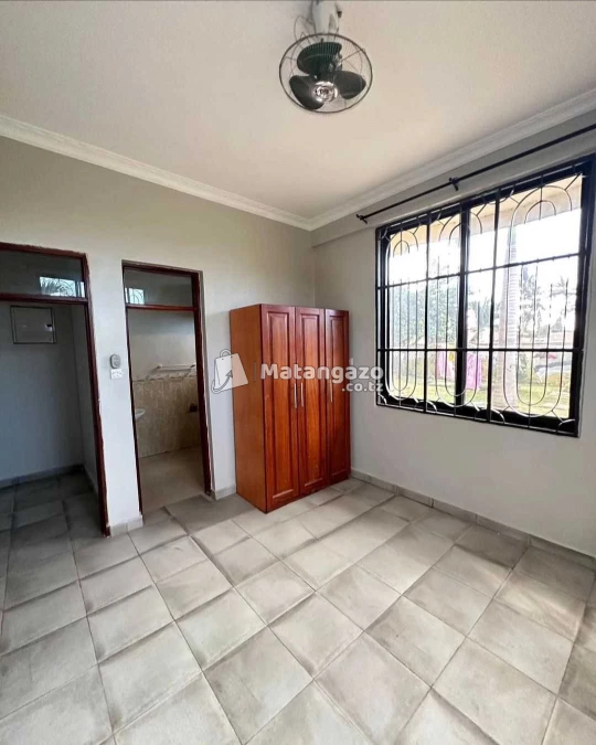 APARTMENTS YENYE VYUMBA VITATU INAPANGISHWA LAKI 9 KWA MWEZI IPO BAHARI BEACH