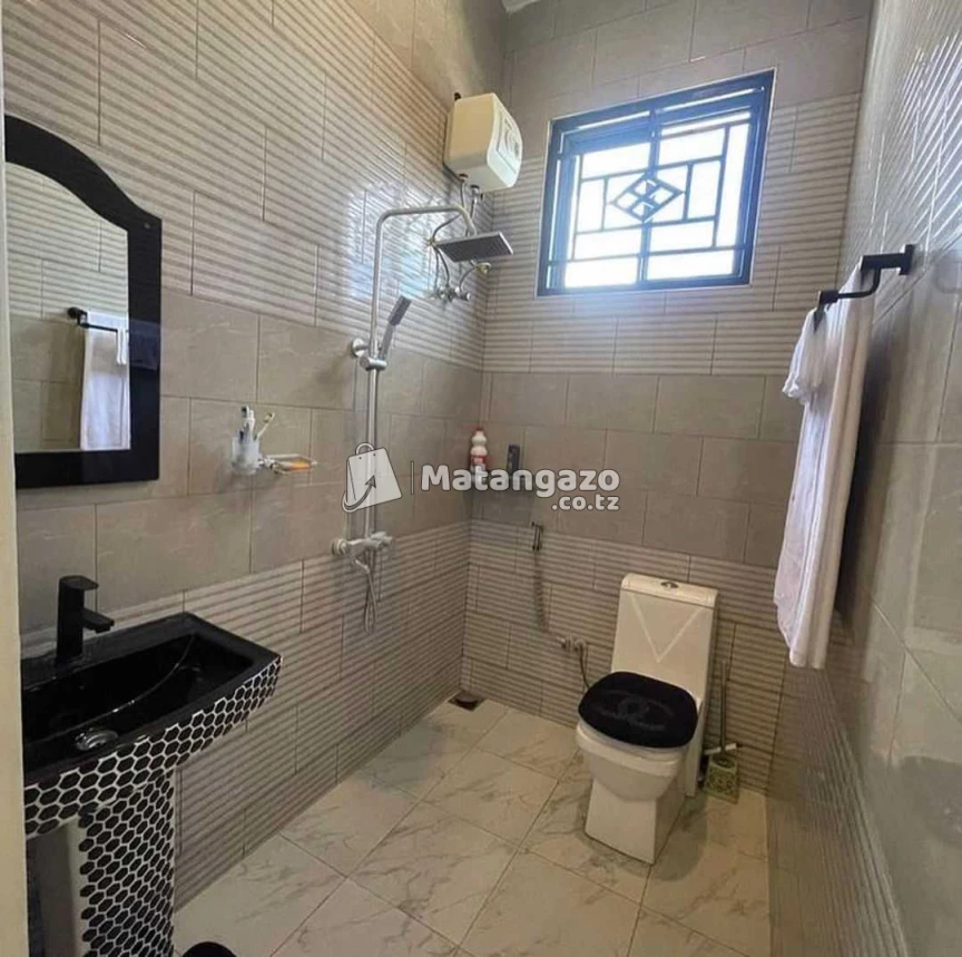 VILLA YENYE VYUMBA VIWILI FULL FURNISHED INAPANGISHWA IPO SALASALA