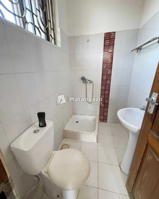 APARTMENTS YENYE VYUMBA VIWILI INAPANGISHWA LAKI 5 KWA MWEZI IPO MBEZI BEACH