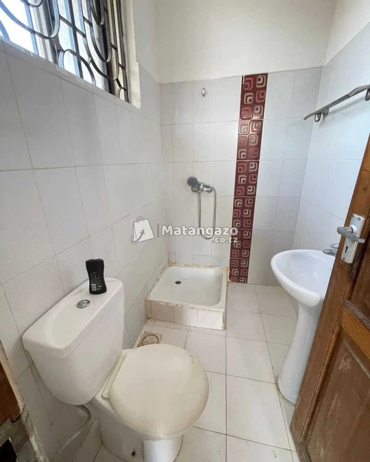 APARTMENTS YENYE VYUMBA VIWILI INAPANGISHWA LAKI 5 KWA MWEZI IPO MBEZI BEACH
