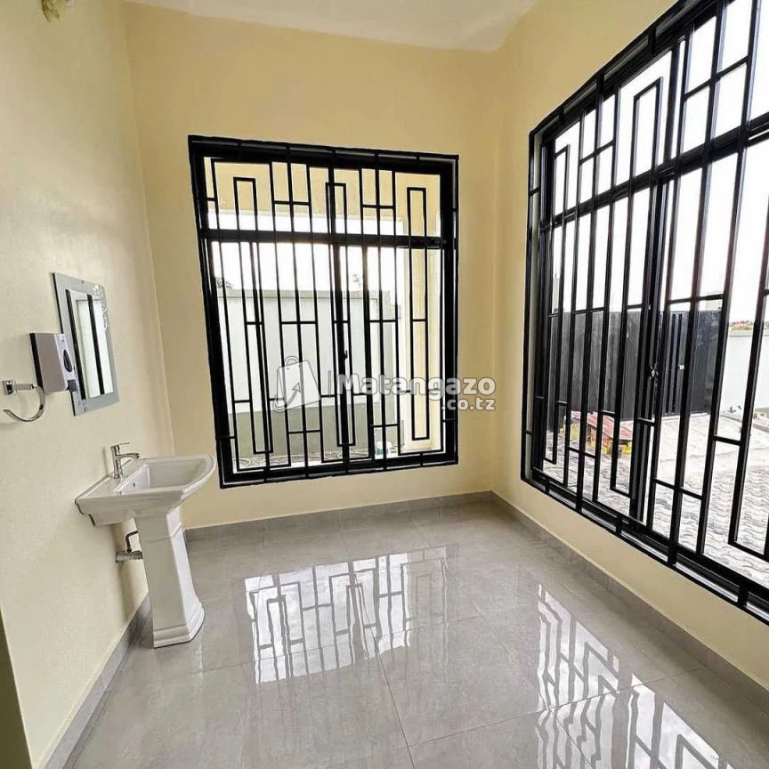 APARTMENTS YENYE VYUMBA VIWILI INAPANGISHWA LAKI 6 KWA MWEZI IPO GOBA CENTER