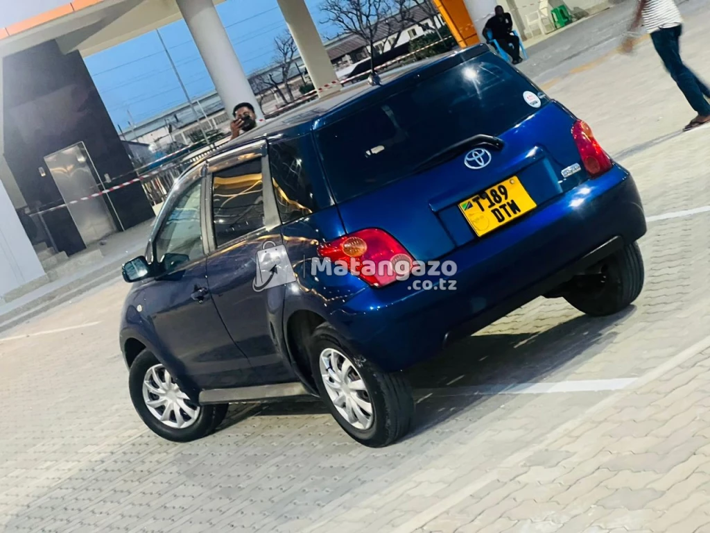 Toyota Ist 2002 Blue