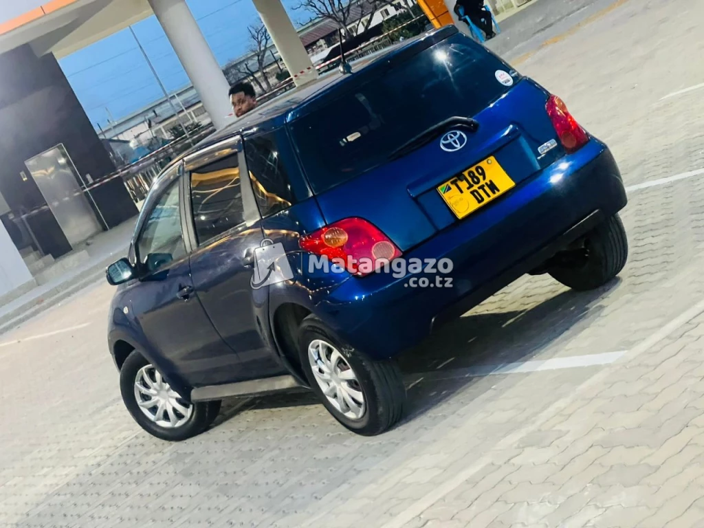 Toyota Ist 2002 Blue