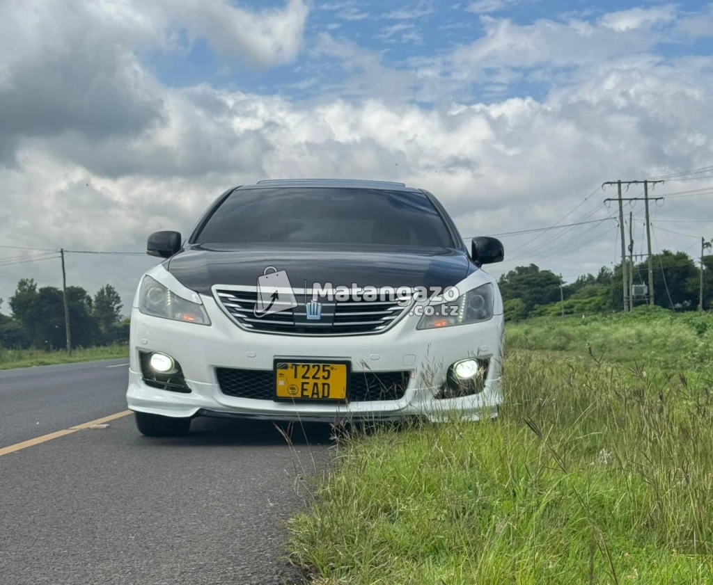 Toyota Crown 2010 White