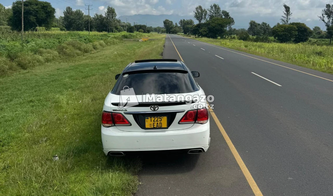 Toyota Crown 2010 White