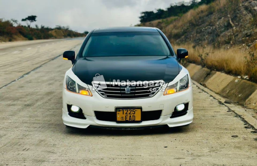 Toyota Crown 2010 White