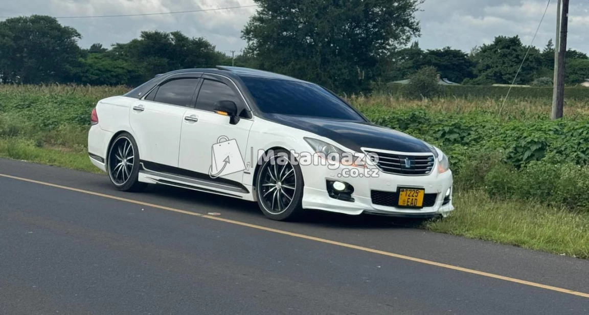 Toyota Crown 2010 White