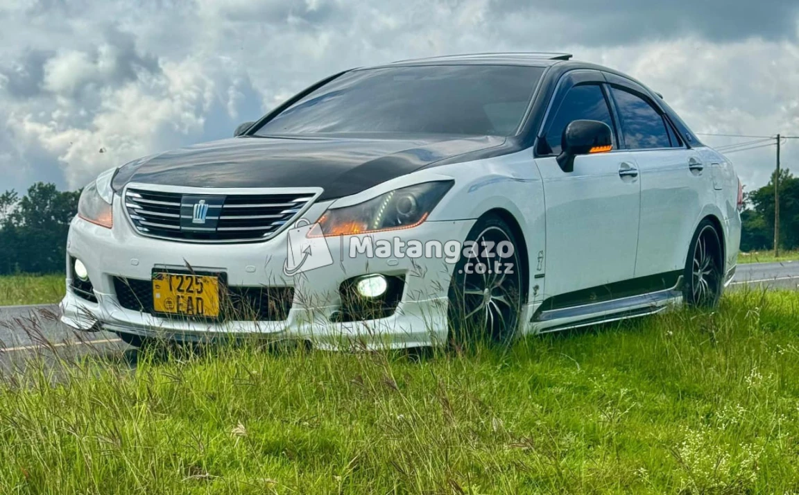 Toyota Crown 2010 White