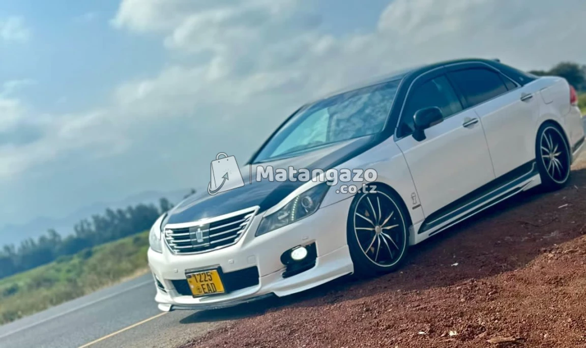 Toyota Crown 2010 White