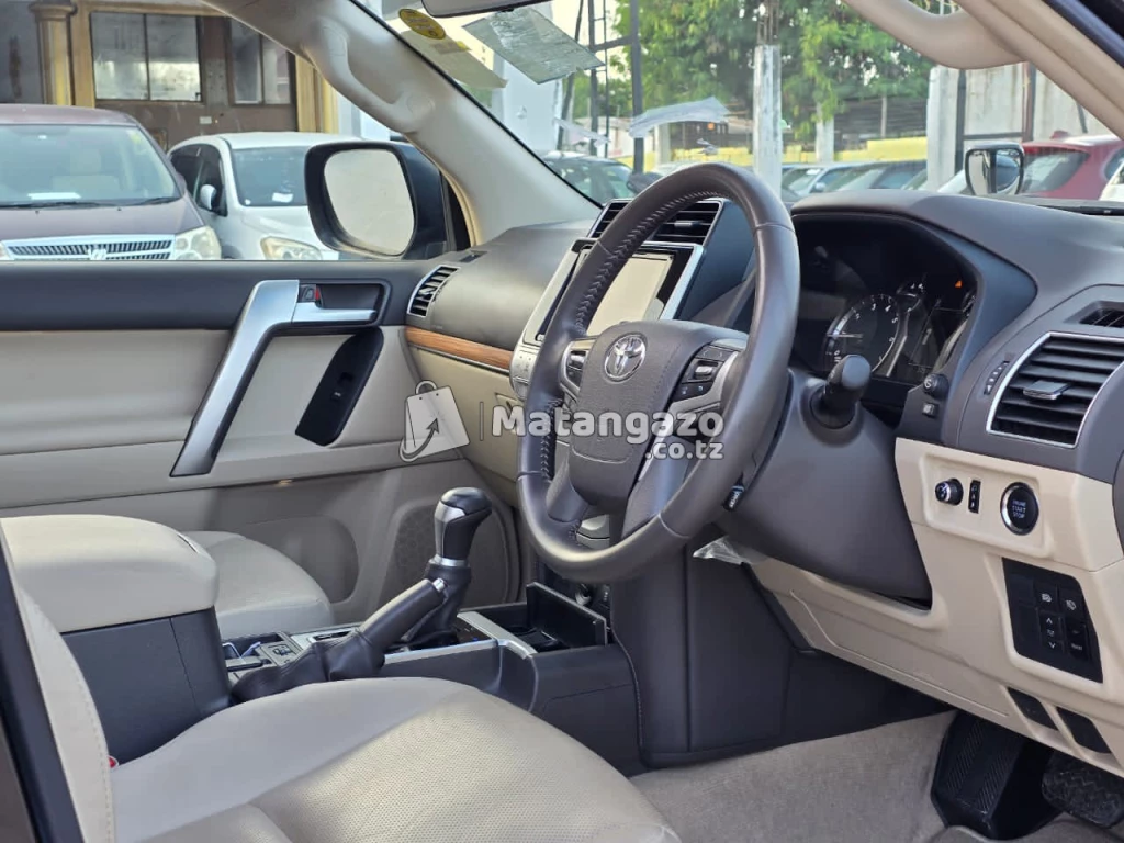 Toyota Land cruiser prado 2019 Black