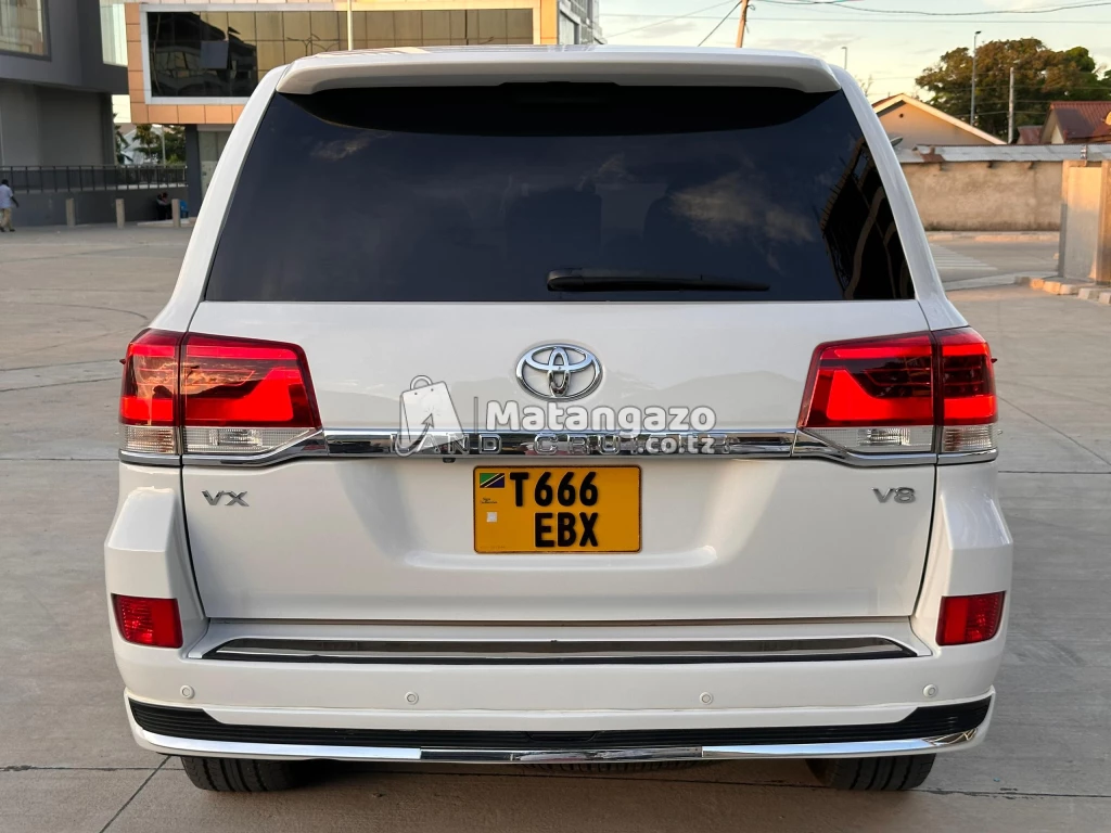 Toyota Land cruiser  White