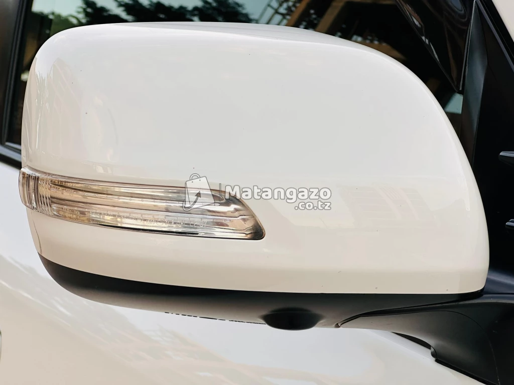Toyota Land cruiser  White