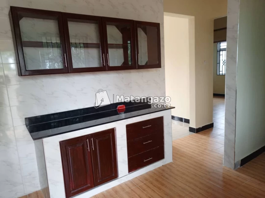 APARTMENTS YENYE VYUMBA VITATU INAPANGISHWA LAKI 5 KWA MWEZI IPO MBWENI OSHENICK