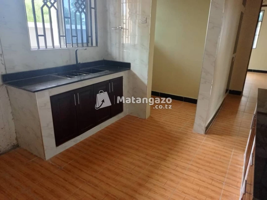 APARTMENTS YENYE VYUMBA VITATU INAPANGISHWA LAKI 5 KWA MWEZI IPO MBWENI OSHENICK