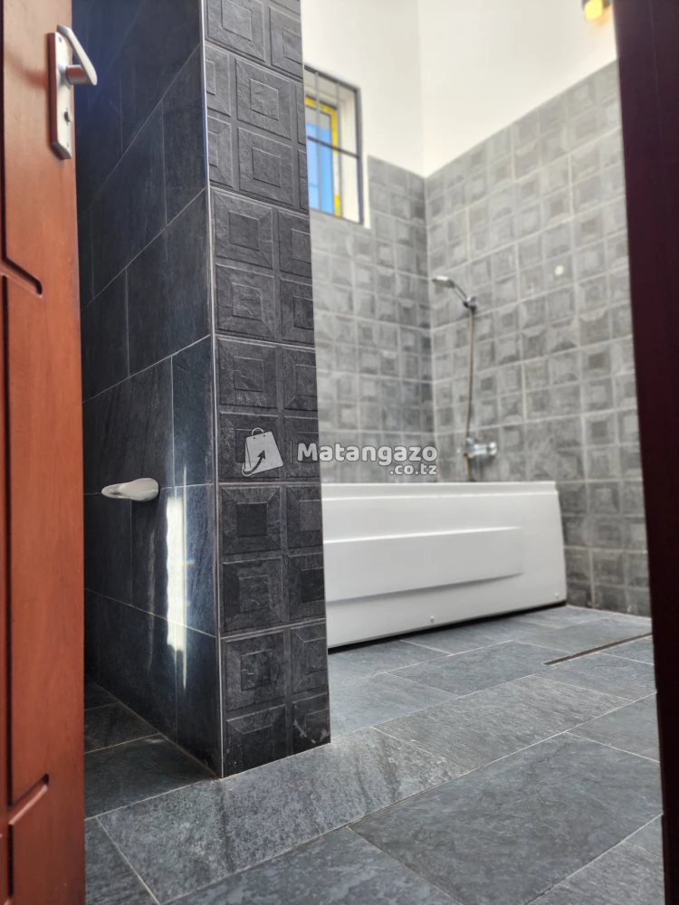 Modern and neat studio apartment for let
