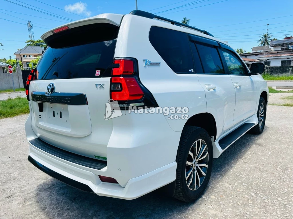 Toyota Land cruiser prado 2021 White