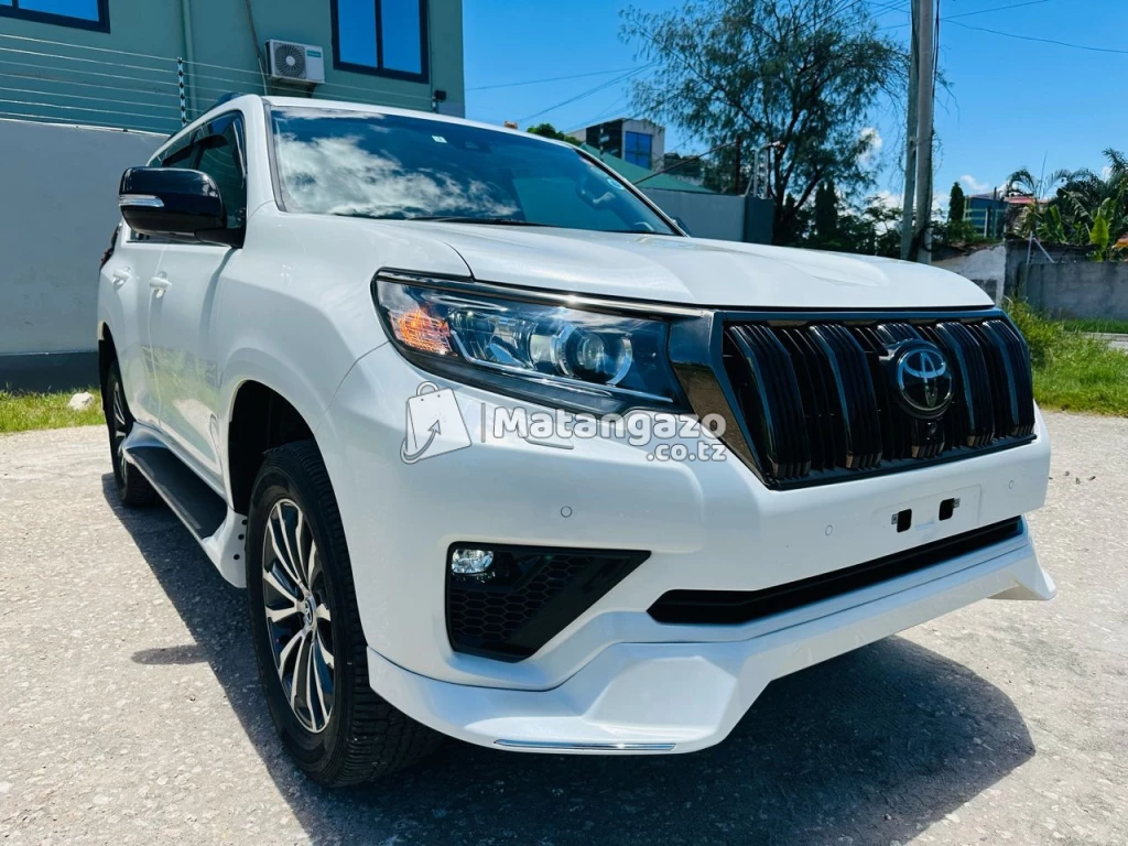 Toyota Land cruiser prado 2021 White
