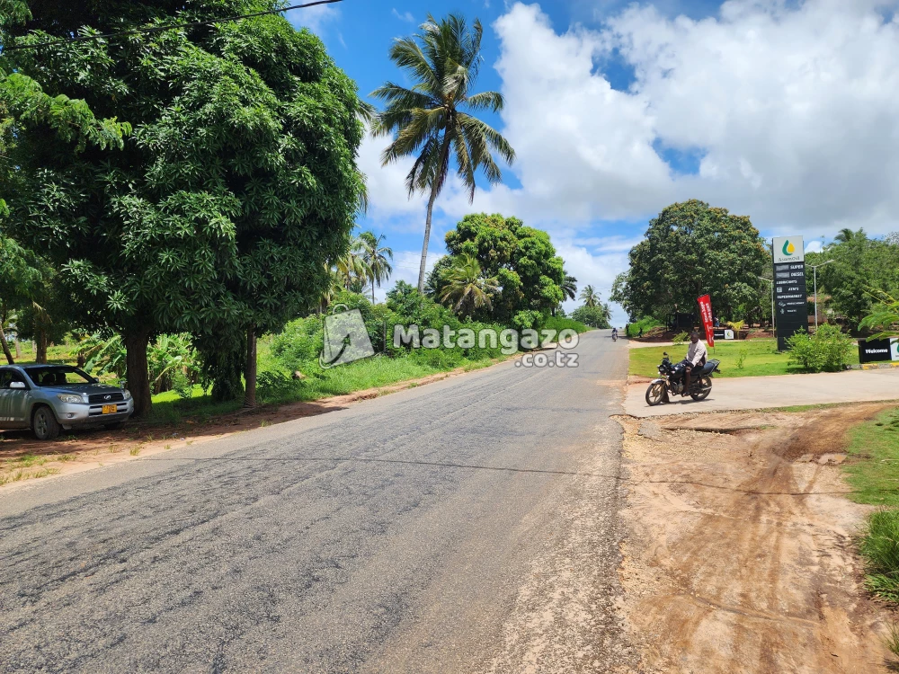 22,850m² of land with 12 uptodate title deeds
