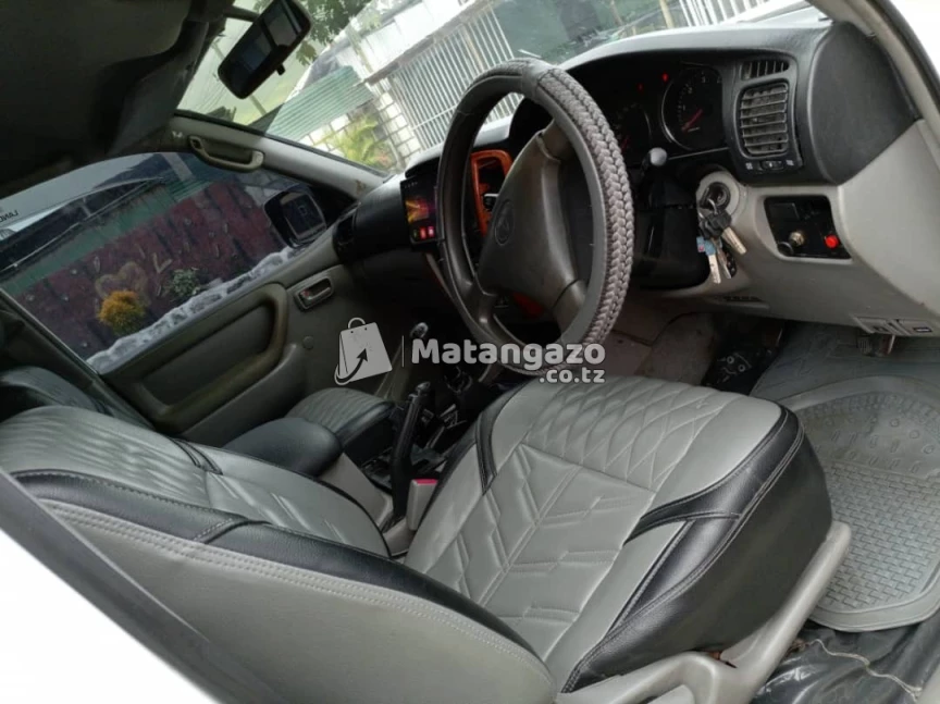 Toyota cruiser 2007 White