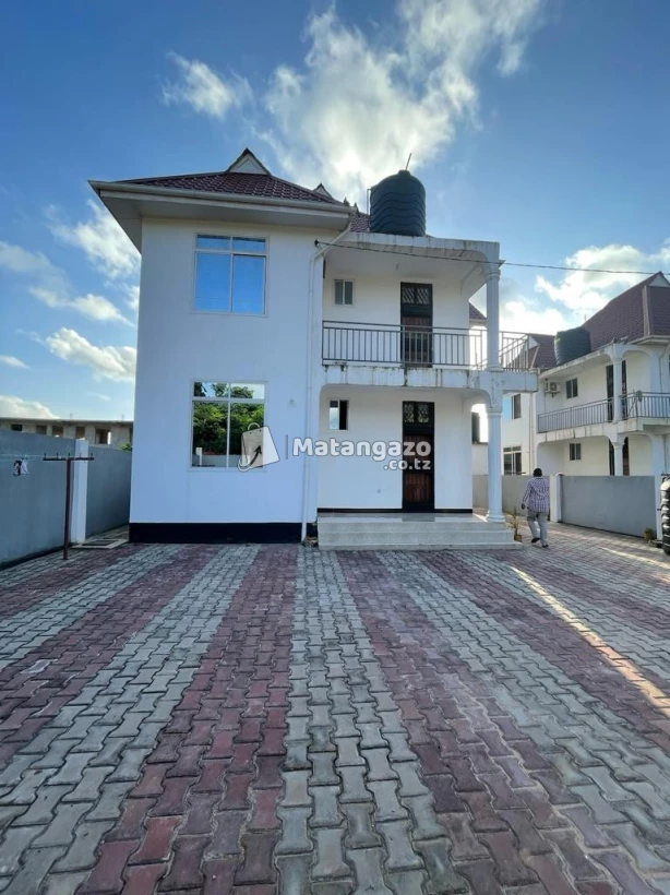 APARTMENTS YENYE VYUMBA VIWILI INAPANGISHWA LAKI 450,000 KWA IPO TEGETA WAZO