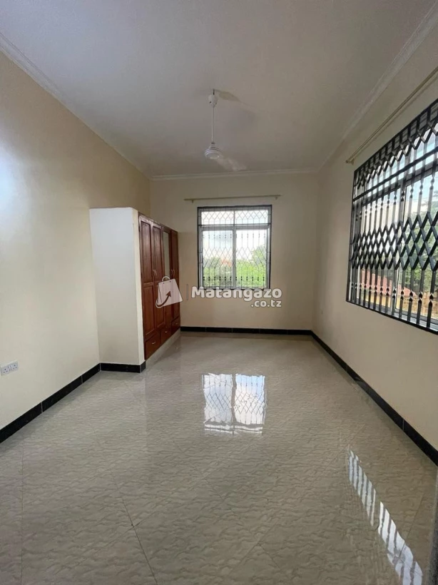 APARTMENTS YENYE VYUMBA VIWILI INAPANGISHWA LAKI 450,000 KWA IPO TEGETA WAZO