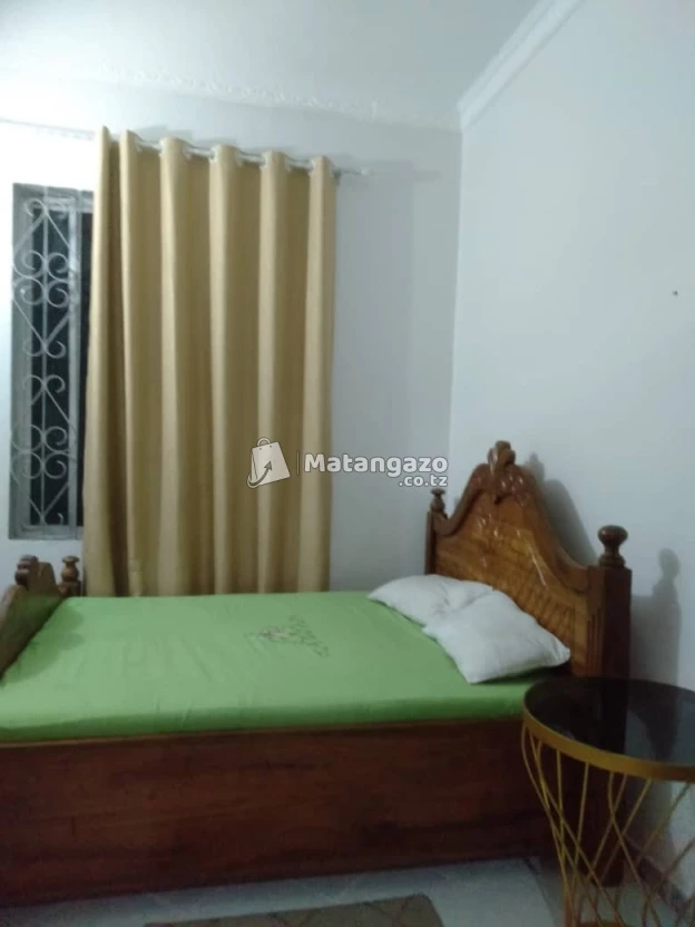 NYUMBA YENYE VYUMBA VITATU INAJITEGEMEA INAPANGISHWA MILIONI 1 KWA MWEZI IPO KINONDONI