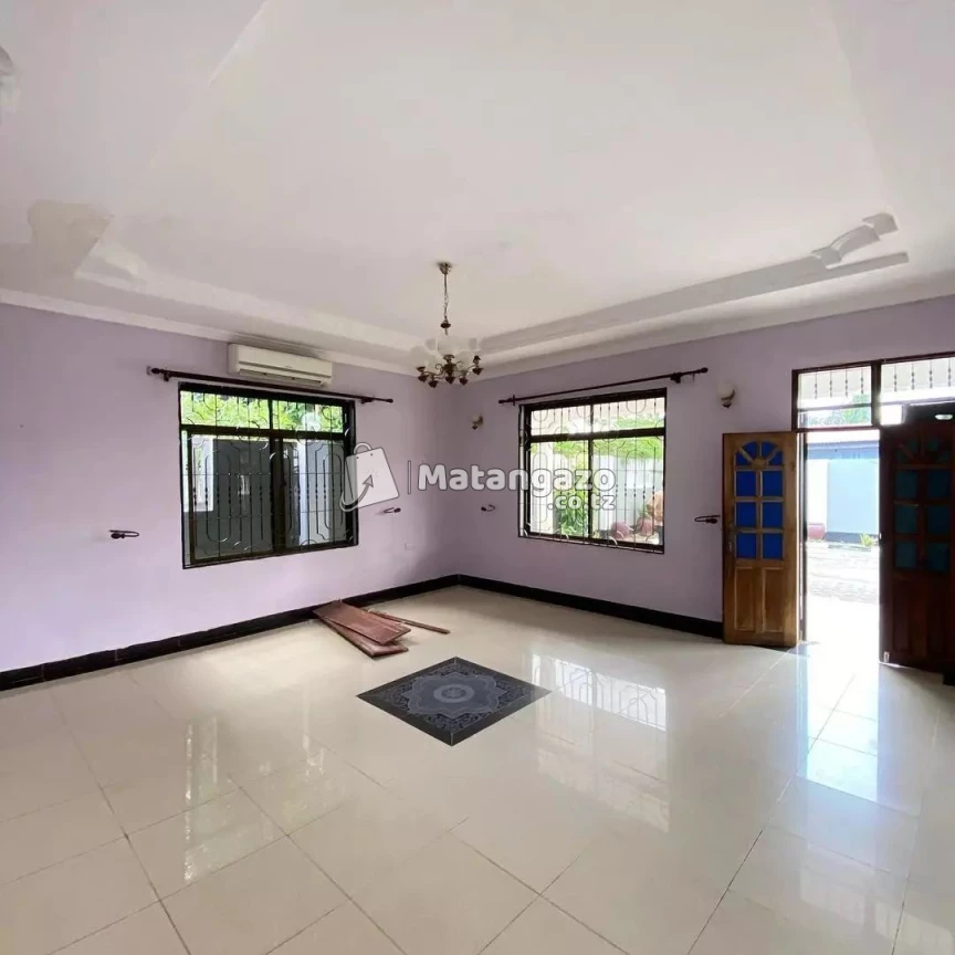 APARTMENTS YENYE VYUMBA VITATU INAPANGISHWA LAKI 7 KWA MWEZI IPO BAHARI BEACH